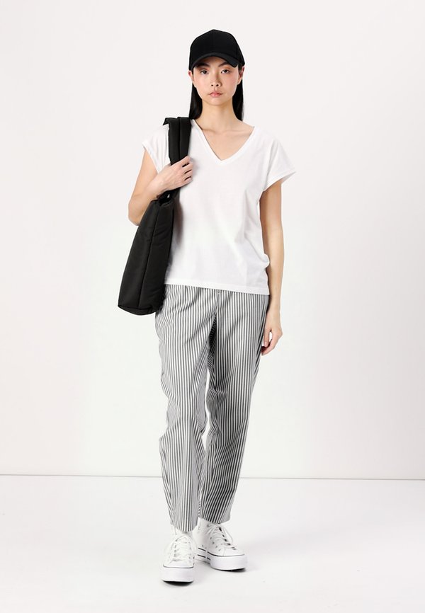 VMLUNA V-NECK TEE - Basic T-shirt4