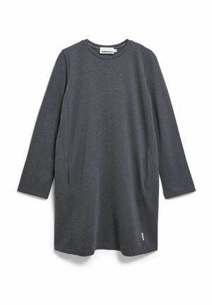 Dunkelgraues, knielanges Kleid mit langen Ärmeln, Rundhalsausschnitt, Seitentaschen und einem kleinen weißen Etikett nahe dem Saum.