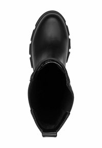 Stivale alla caviglia nero realizzato in materiale sintetico liscio, con suola in gomma, lati texturizzati e una linguetta sul retro per una facile calzata.