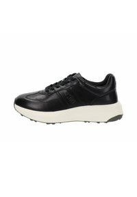 Sneaker in pelle nera con tomaia liscia, chiusura con lacci e suola bianca a contrasto. Presenta una punta arrotondata e accenti di branding minimi.