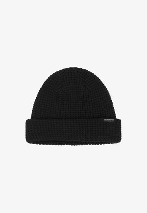 Bonnet en tricot noir avec un motif texturé et un revers. Présente une petite étiquette de logo sur le côté.