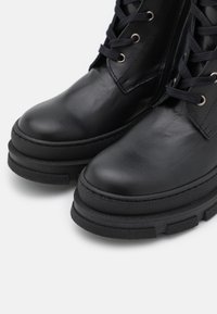 Mis Pepas Platform boots - black