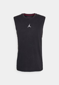 T-shirt noir sans manches en coton doux avec un col rond. Présente un logo Jordan blanc sur la poitrine et un accent rouge à l'intérieur du col.
