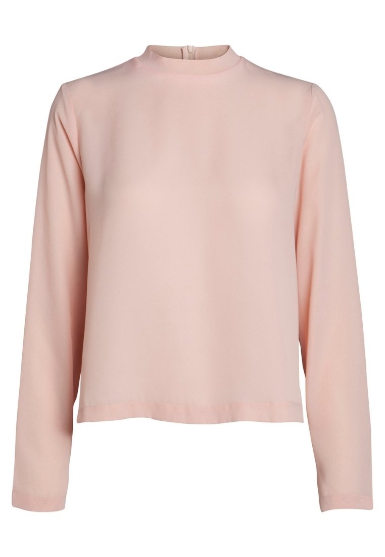 Helle rosa Bluse mit langen Ärmeln, hohem Halsauschnitt, weicher Textur, geradem Schnitt und einem dezenten Reißverschluss auf der Rückseite.