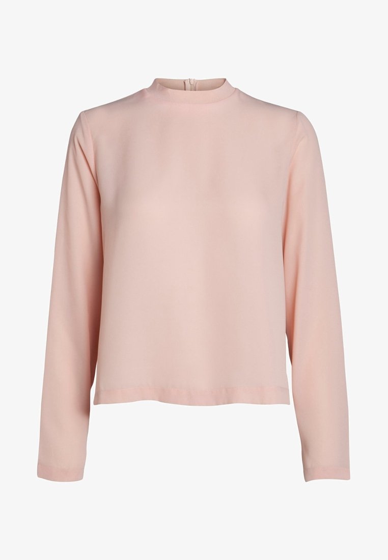 Helle rosa Bluse mit langen Ärmeln, hohem Halsauschnitt, weicher Textur, geradem Schnitt und einem dezenten Reißverschluss auf der Rückseite.