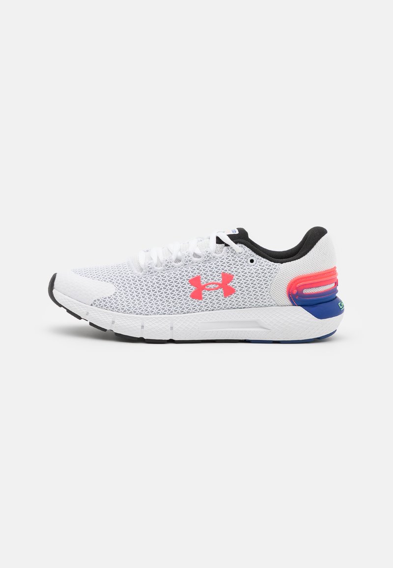 Under Armour CHARGED ROGUE 2.5 Neutrale løbesko white/hvid Zalando.dk