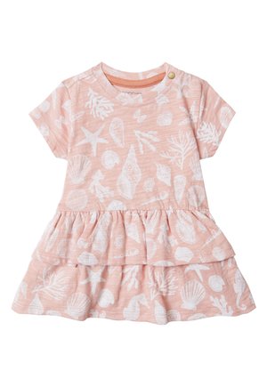 Robe rose avec des motifs de coquillages blancs et coraux, manches courtes, jupe volantée, encolure ronde, et bouton décoratif sur le côté. Matériau en coton.