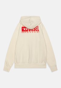 Felpa beige con un logo rosso stampato "DIESEL" e "DENIM DIVISION" sul retro. Presenta un cappuccio con cordino e polsini e orlo a costine.