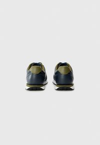 Calvin Klein Jeans RETRO RUNNER - Sneakers basse - navy/capers