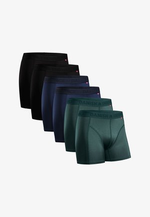 Sechs Paar Boxershorts in Schwarz, Marineblau und Grün. Aus dehnbarem Stoff gefertigt, mit elastischen Bündchen mit Logo. Nahtloses Design, glatte Textur.