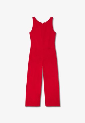 Rode mouwloze jumpsuit van soepel materiaal, met een recht gesneden pijp, twee zijzakken en een achtersluiting met een kleine knop.