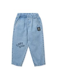 Ανοιχτό μπλε τζιν παντελόνι με ελαστική μέση, πλαϊνές τσέπες και κεντημένο κείμενο "COOL KIDS" στο αριστερό πόδι. Τετράγωνη ετικέτα μάρκας στη μέση.