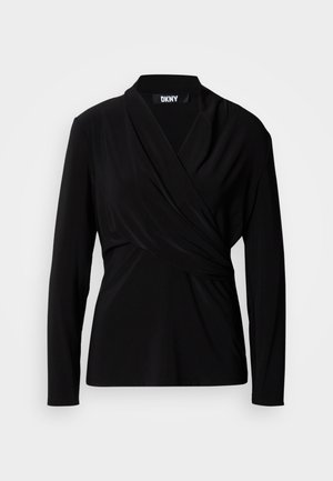 Haut à manches longues noir en tissu doux avec un design drapé à l'avant et une silhouette portefeuille. Dispose d'un col classique et d'une texture lisse.