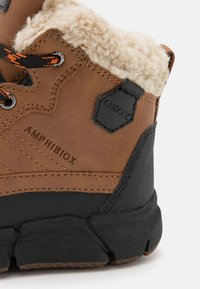 Geox FLEXYPER BOY ABX - Botines con cordones - cognac/black