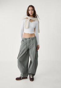 Stradivarius WITH BUTTONS - Langarmshirt - white