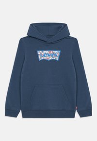 Mørkeblå hettegenser laget av bomull, med en frontlomme i kenguru-stil og en fargerik grafisk Levi's logo-patch på brystet.