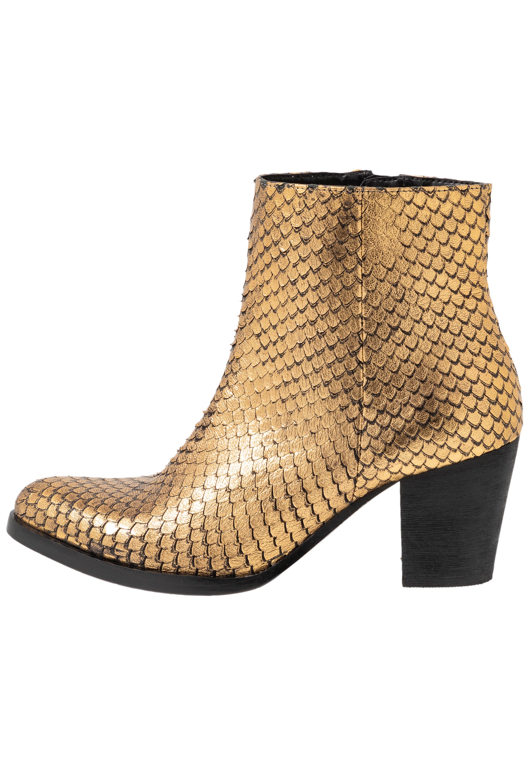 gold boots uk