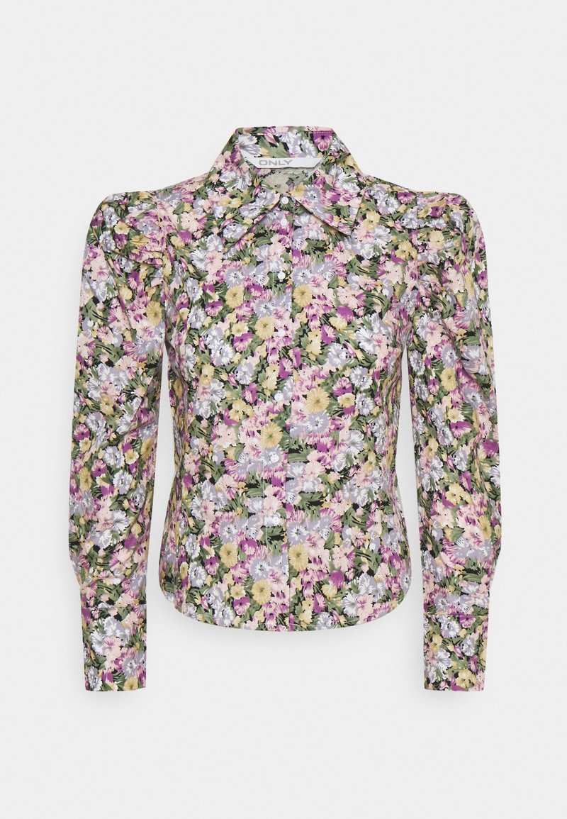 Blouse florale avec des manches bouffantes longues, un col pointu et un devant boutonné. Le tissu présente un motif floral multicolore sur un fond sombre.