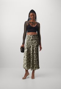 Vero Moda VMIRIS CALF SKIRT - Jupe trapèze - birch/green