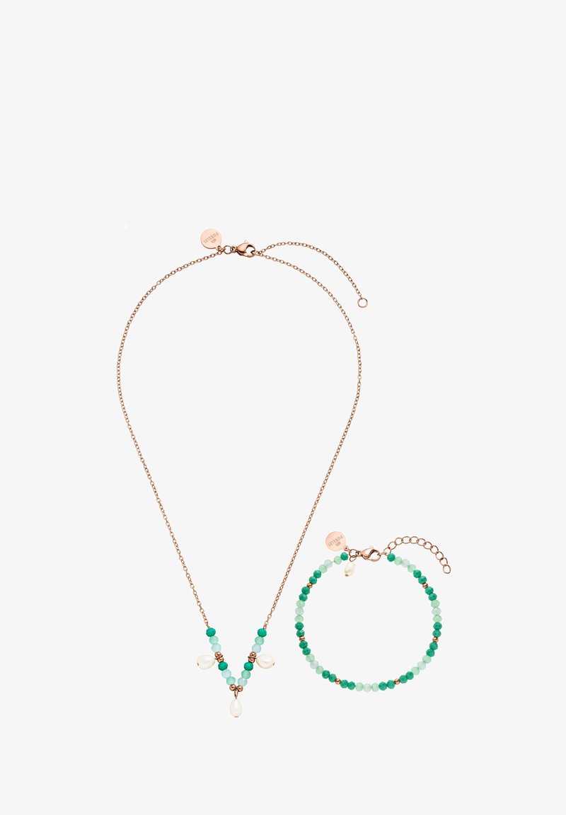 Goldfarbene Ketten- und Armband mit mintgrünen und türkisfarbenen Perlen, ergänzt durch Akzentperlen und verstellbare Verschlüsse.