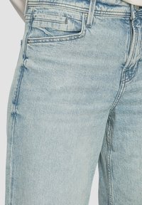 s.Oliver MID RISE - Flared Jeans - blau