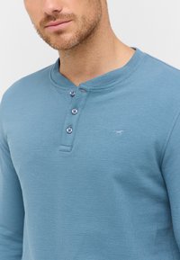 Mustang Langarmshirt - blau