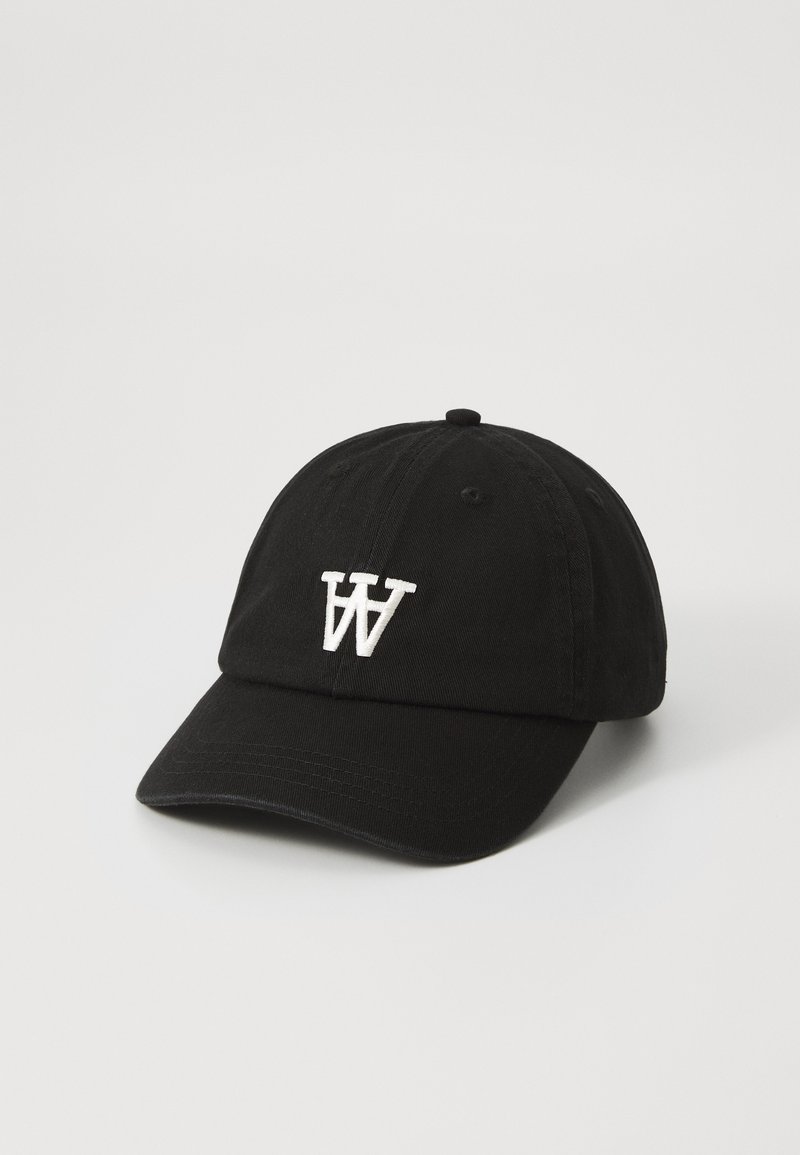 Zwarte baseballpet van katoen met een gebogen klep en een verstelbare band. Voorzien van een witte geborduurde "W" aan de voorkant.