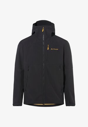 Schwarze Softshelljacke mit einem Reißverschluss vorne, verstellbarem Kapuze, orangen Reißverschluss-Akzenten und zwei seitlichen Taschen. Mit einem Logo auf der Brust.