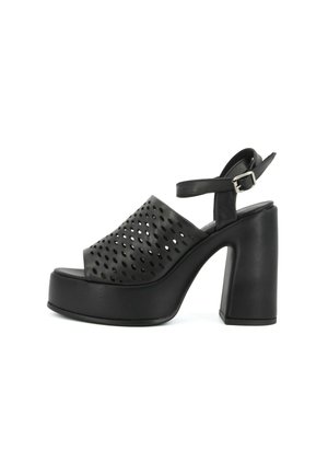 Sandalo con plateau nero con tomaia traforata, tacco largo spesso, punta aperta e cinturino alla caviglia regolabile con fibbia argento.