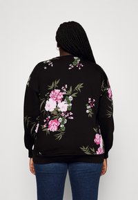 ONLY Carmakoma CARWANTED FLOWERS - Camisola - black