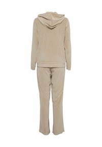 Sweat à capuche en tissu doux beige et pantalon droit assorti, vus de dos sur un fond blanc uni.