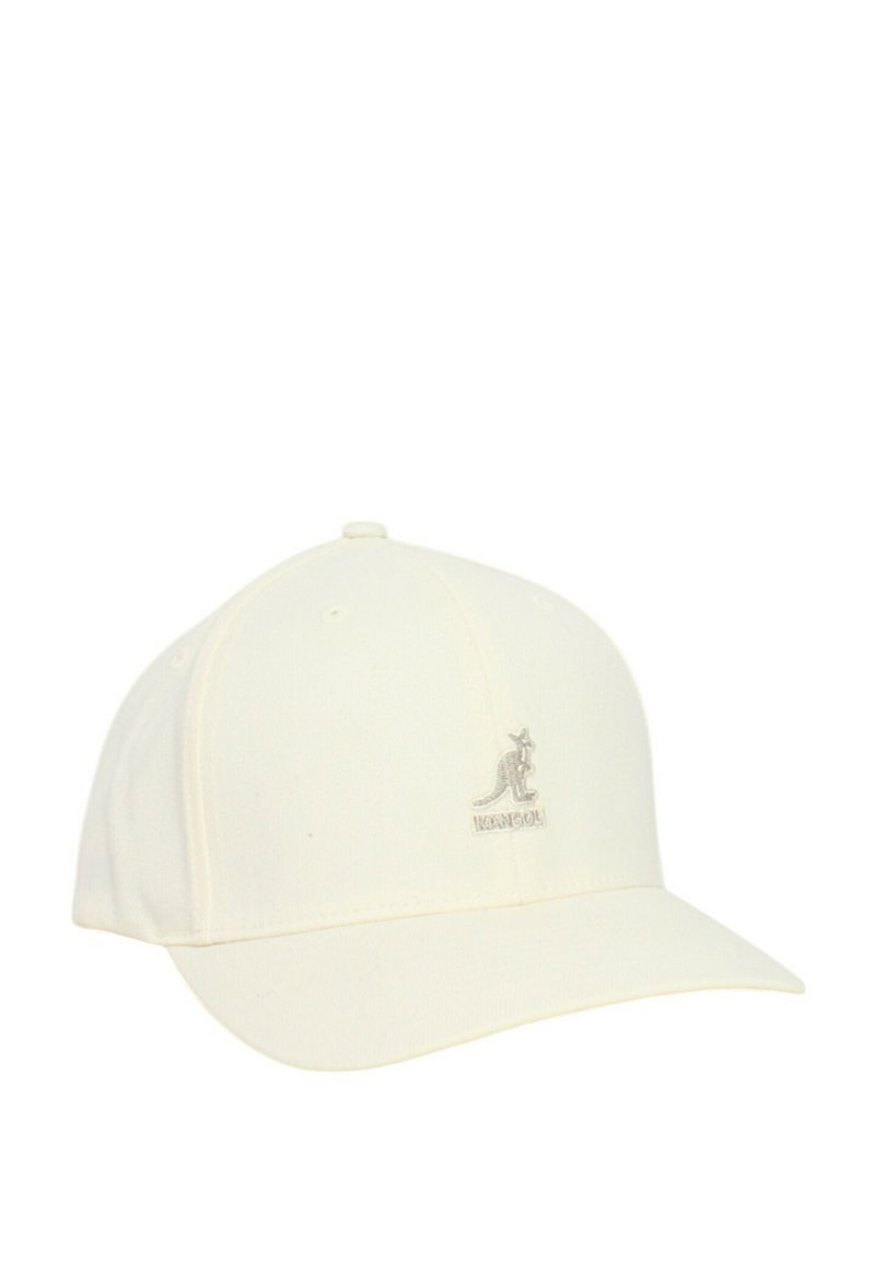 Cappello bianco con visiera curva, logo del canguro ricamato e fori per la ventilazione. Realizzato in tessuto morbido e testurizzato.