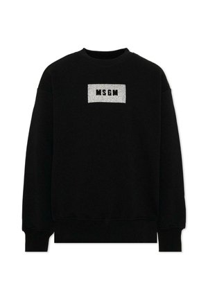 Czarna bluza z długim rękawem, okrągłym dekoltem oraz białą, prostokątną naszywką z logo na środku z napisem "MSGM".