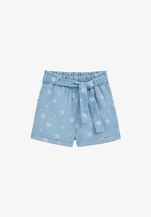 Vaaleansiniset denim-shortsit, joissa on joustava vyötärö, kangasvyö ja valkoiset kukkakuviot ympäriinsä. Ominaisuuksina käänteet ja sivutaskut.