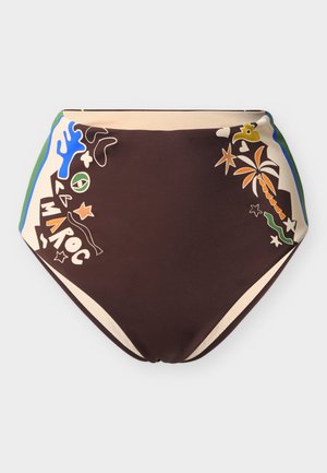Bas de bikini marron taille haute avec des motifs tropicaux colorés et abstraits, incluant un palmier, un corail, des étoiles et le mot "MAROC".