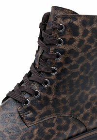 Marco Tozzi Bottines à plateau - leo brown