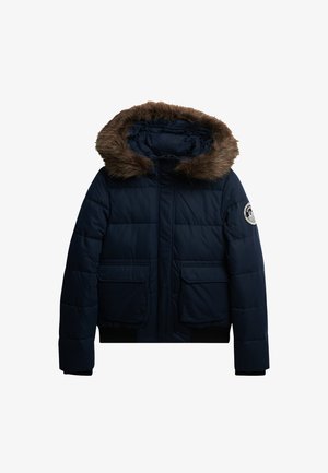 Navy blue kurtka puchowa z kapturem wykończonym sztucznym futrem, prostokątny wzór pikowania, dwie przednie kieszenie, zamek błyskawiczny i ściągacze przy rękawach.