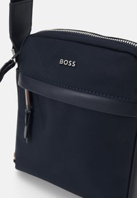 BOSS HIGHWAY ZIP - Taška s příčným popruhem - dark blue