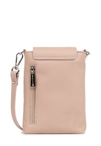 Borsa a tracolla in pelle rosa chiaro con scomparto con zipper, pattina pieghevole e tracolla regolabile. Superficie testurizzata con dettagli in metallo argentato.