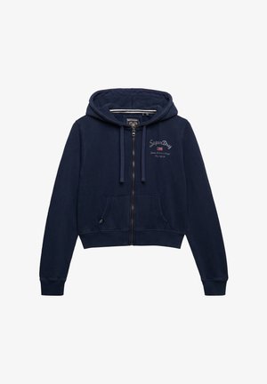Navyblauwe zip-hoodie met trekkoorden, zakken aan de voorkant, en "SuperDry"-logo met tekst op de linkerborst.