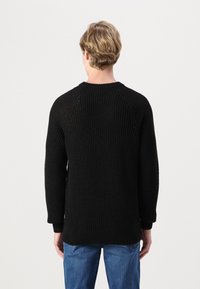 Jack & Jones JJJONES CREW NECK - Svetr - black
