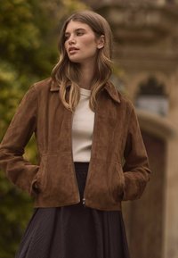 Next REGULAR FIT - Kožnata jakna - brown