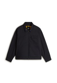Schwarze Zip-Jacke mit Kragen, einer Brusttasche, seitlichen Taschen und einem gelb gemusterten Innenfutter. Der Stoff hat eine glatte Textur.