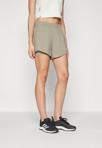 adidas Performance W MIN 2IN1 SHO - Pantalón corto de deporte - silver pebble