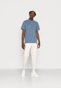 TOM TAILOR BASIC WITH CONTRAST - Polo - china blue