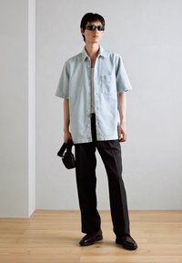 Marc O'Polo DENIM SHORTSLEEVE KENT COLLAR - Πουκάμισο - light blue