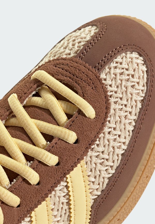 HAND SPEZIAL - Trainers4