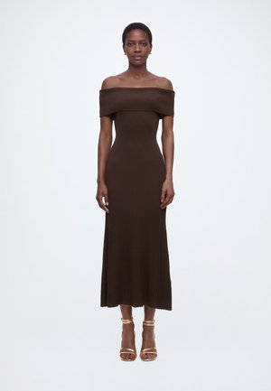 HARRO PLEATED KNIT DRESS - Φόρεμα-πουλόβερ - chocolate