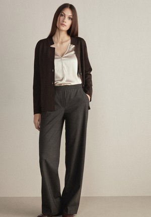 V-AUSSCHNITT - Blouse - madreperla light
