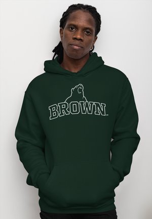 Felpa verde con un grafico di un orso e la parola "BROWN" in lettere bianche. Il materiale sembra morbido e presenta una tasca frontale.